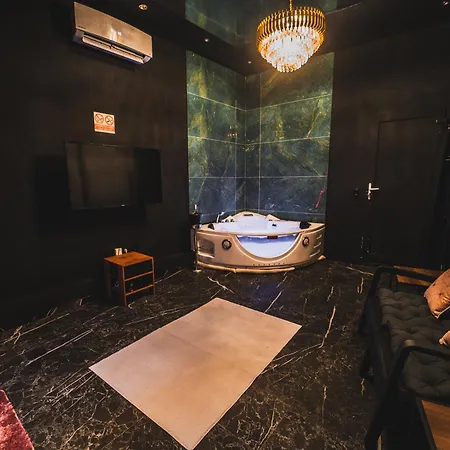 Villa D'une Nuit, Loveroom